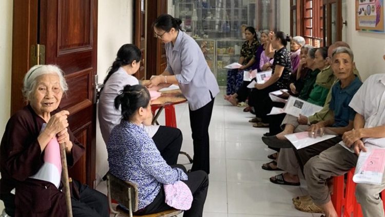 The Sisters of the Lovers of the Holy Cross of Hanoi taking care of the elderly