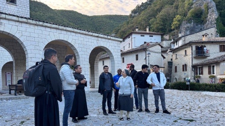 Suor Maria At&iacute;lia, della Famiglia Consolata, &egrave; una delle cinque missionarie presenti a Roccaporena dal 2025