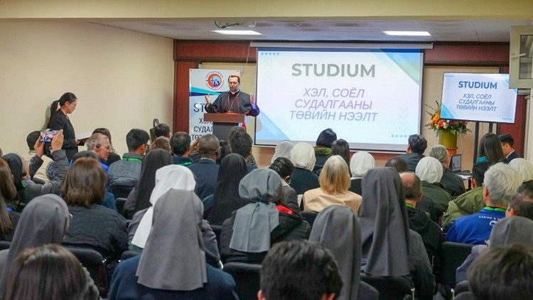 Il cardinale Marengo, il 5 maggio a Ulaanbaatar, durante l'inaugurazione del nuovo centro di ricerca