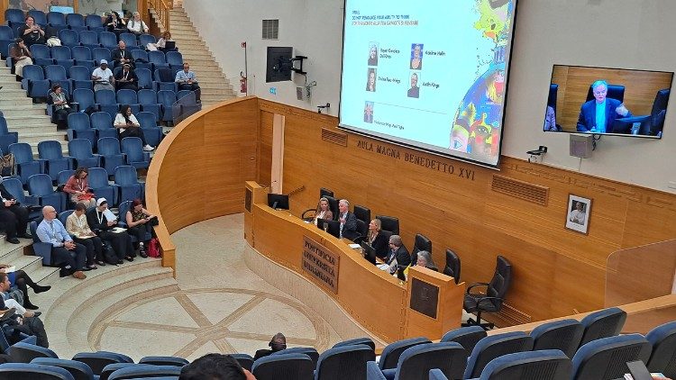 Il secondo panel moderato da monsignor Tighe
