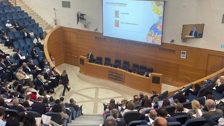 O prefeito Paolo Ruffini durante a introdu&ccedil;&atilde;o dos trabalhos