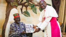 2026.05.21 Visite de Mgr Eric Soviguidi au chef traditionnel au Burkina Faso