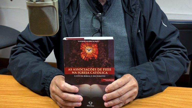 Livro sobre Associa&ccedil;&otilde;es de fi&eacute;is