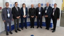 La presidente della Federazione delle Università Cattoliche Europee (FUCE), Elena Beccalli, con il cardinale José Tolentino de Mendonça, prefetto del Dicastero per la Cultura e l'Educazione