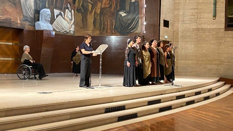 Lo spettacolo "Voci di fuoco e cenere" dalle "Troiane" di Euripide