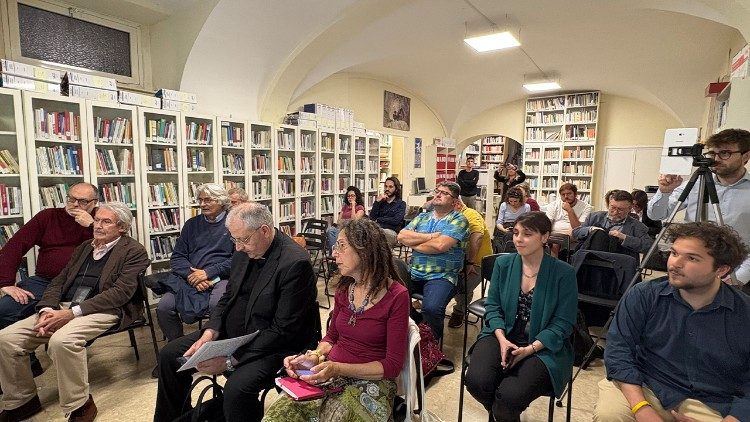 Il pubblico presente all'incontro "Le parole per fare pace"
