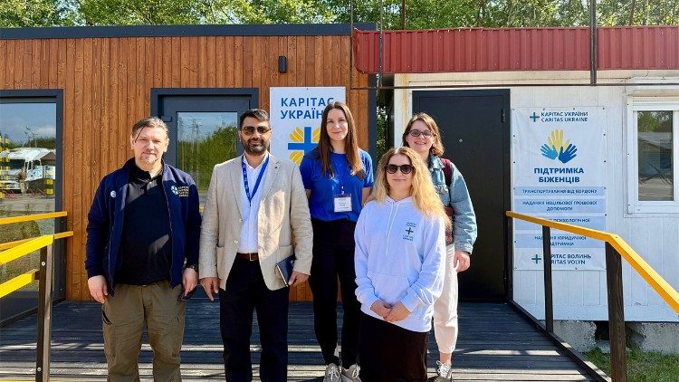 Lo staff di Caritas al confine tra Ucraina e Belarus