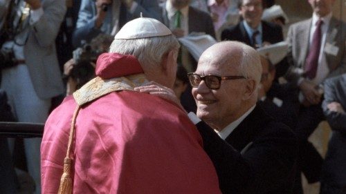 Dal referendum del 1946 agli incontri al Quirinale, il 2 giugno dei Papi