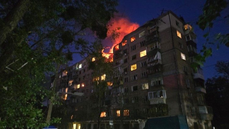 Il palazzo colpito nel quartiere Shevchenkivskyi