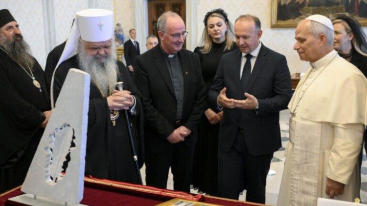 Papa Lav XIV. primio je u audijenciju makedonsko državno-crkveno izslanstvo u okviru tradicionalne manifestacije posvećene panslavenskim prosvjetiteljima svetima Ćirilu i Metodu (Izvor: Katolici.mk)