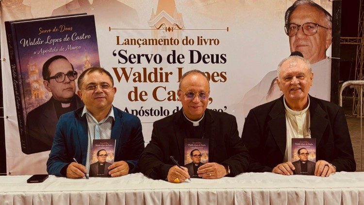 Lançado livro sobre o Servo de Deus Waldir Lopes de Castro - Fotos Pascom Paroquial de Marco