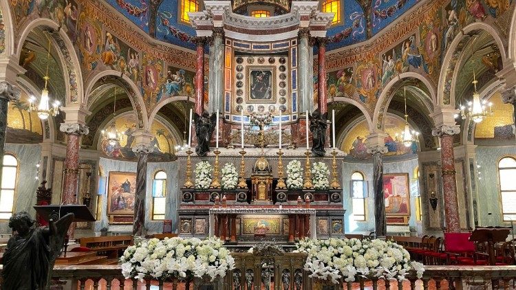 L'altare del Santuario della Vergine di Pompei. 