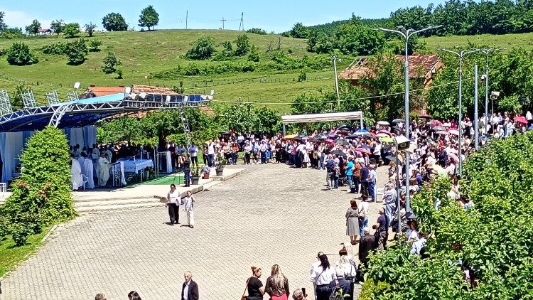 Folla al Santuario nazionale a conclusione del mese mariano