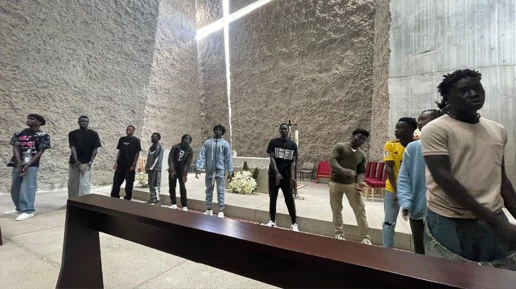Los chicos asistidos por la Fundaci&oacute;n Canaria El Buen Samaritano realizan actividades de teatro