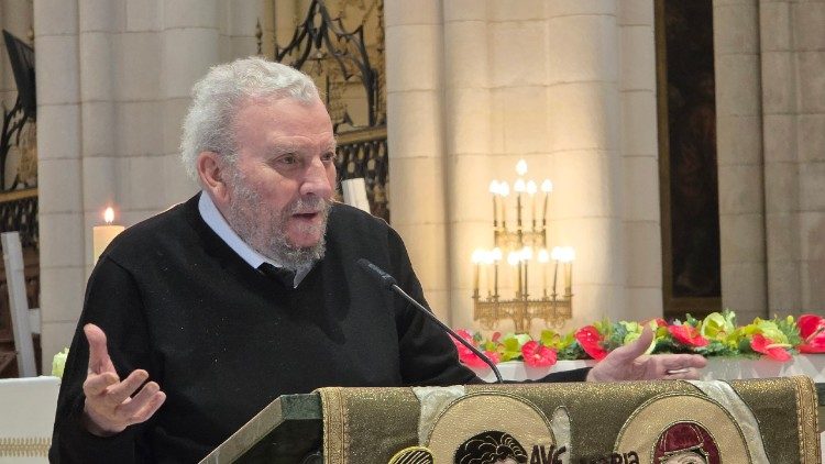 Kiko Arguello m&oacute;wił o potrzebie komunii i wzorze Świętej Rodziny