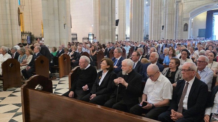 Zdaniem Kościoła jest niesienie daru zbawienia - wskazał Leon XIV