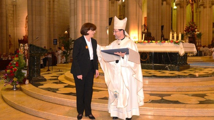 Kardin&aacute;l Cobo Cano a Asunci&oacute;n Romero