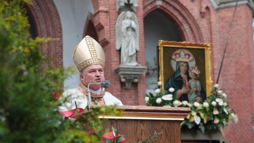 Bp Nykiel w Piekarach: Polska potrzebuje prawdziwych ojc&oacute;w