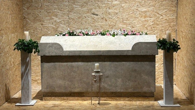 Grob Časnog sluge Božjega fra Ante Antića u crkvi Majke Božje Lurdske u Zagrebu  (Foto: Udruga fra Ante Antić)