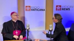 Rozhovor s arcibiskupem Stanislavem Přibylem ve studiu Vatikánského rozhlasu, 2. března 2026