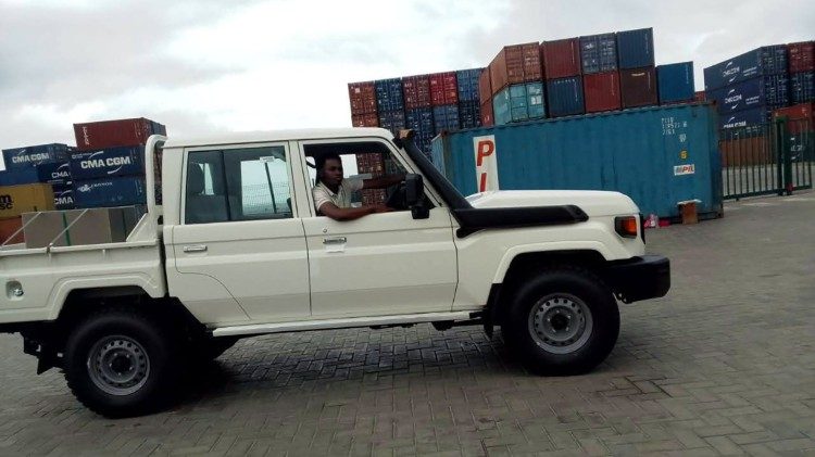 Viatura oferecida pela funda&ccedil;&atilde;o pontif&iacute;cia Ajuda &agrave; Igreja que Sofre, ao santu&aacute;rio de Meconta