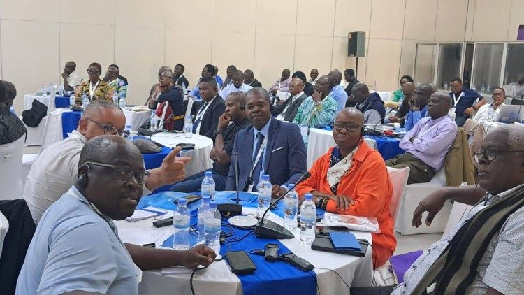 Problem&aacute;ticas da R&aacute;dio Maria em debate