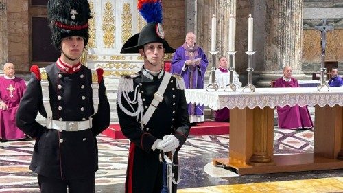 मिलिट्री ऑर्डिनरीएट की 100वीं सालगिरह पर, कार्डिनल पारोलिन ने संत पौलुस महागिरजाघऱ में पवित्र मिस्सा समारोह की अध्यक्षता की।