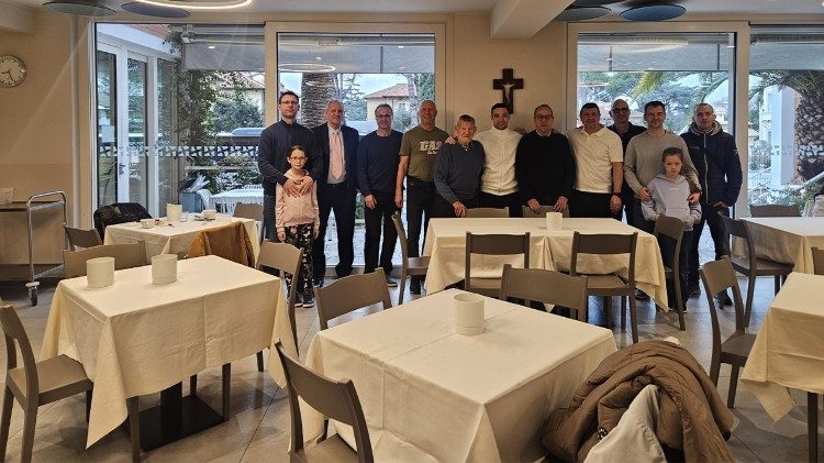 A szervezők &eacute;s n&eacute;h&aacute;ny r&eacute;sztvevő a r&oacute;mai sportrendezv&eacute;nyen