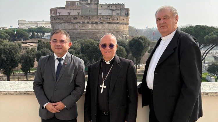 Dr. Lira, dom Vasconcelos e mons, Timb&oacute;