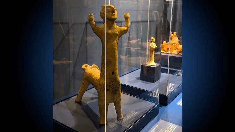 Figurina di un centauro, dalla mostra "Cipro e Italia. Identit&agrave; culturali condivise all'alba della storia"