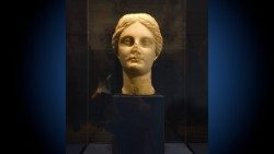 Testa di Afrodite, dalla mostra "Cipro e Italia. Identità culturali condivise all'alba della storia"