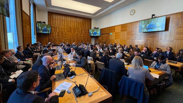 Meg kell v&eacute;deni a kereszt&eacute;nyeket