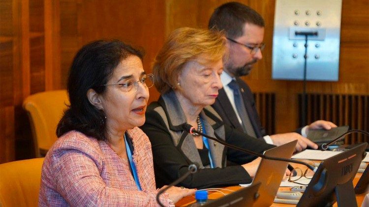 Felsz&oacute;lal&oacute;k a konferenci&aacute;n (jobbr&oacute;l &Eacute;rszegi M&aacute;rk Aur&eacute;l)