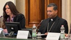 Кардынал Джордж Коавакад падчас канферэнцыі аб жаночым лідарстве