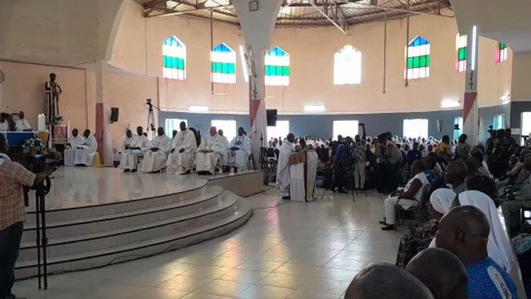 Alcuni dei fedeli presenti