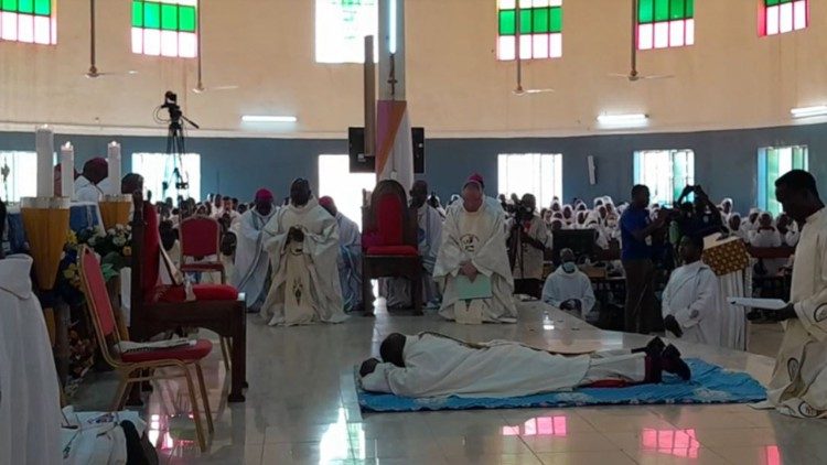 Un moment de l'ordination &eacute;piscopale