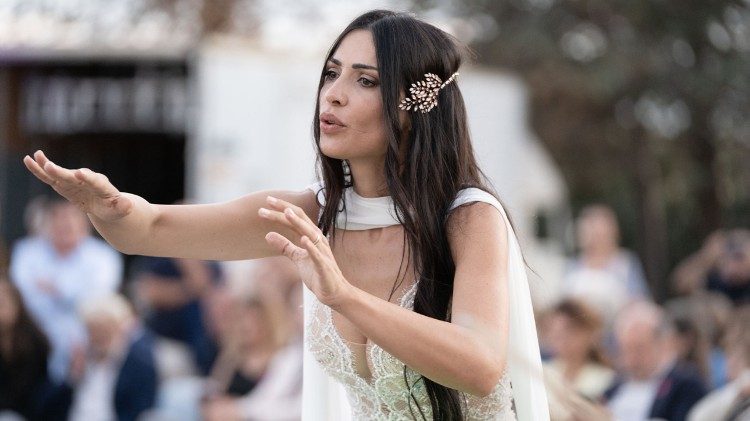  Valeria Altobelli, compositrice, giornalista e attivista nel campo dei diritti umani, autrice del documentario