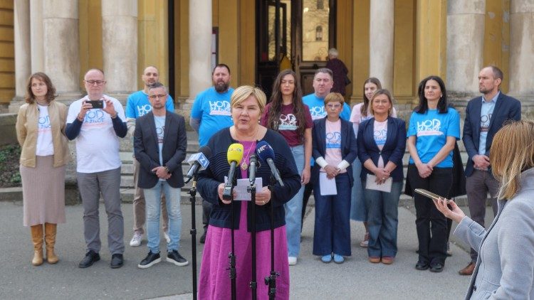 Dr. Željka Markić, izvršna direktorica Udruge U ime obitelji govori na konferenciji za novinare (Foto: Vjekoslav Akrap)