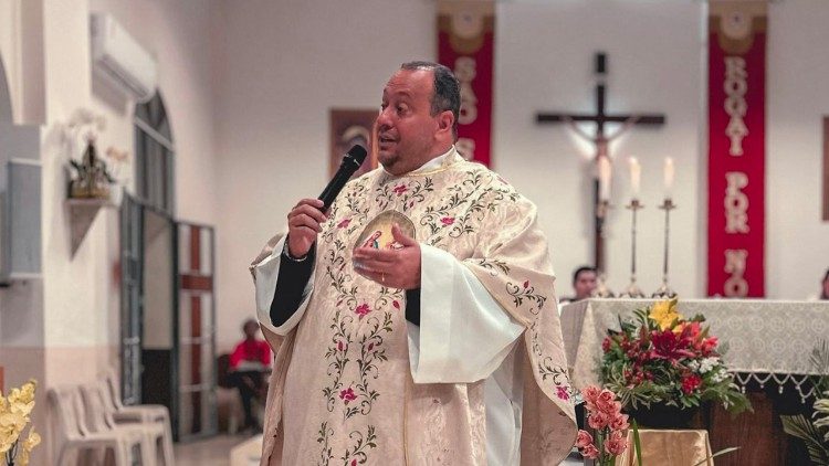 Padre Rodrigo de Castro Ferreira, reitor do Santu&aacute;rio Bas&iacute;lica Sagrada Fam&iacute;lia, em Goi&acirc;nia, afirma que a presen&ccedil;a da Igreja nas redes sociais pode conduzir as pessoas ao encontro concreto com Deus.