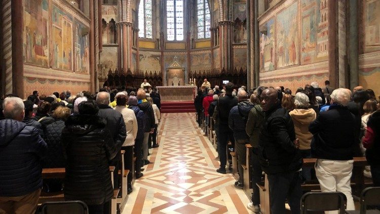 La celebraci&oacute;n en la Bas&iacute;lica superior de San Francisco en As&iacute;s