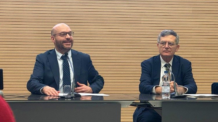 Il presidente della Camera, Roberto Fontana, accanto a Paolo Ruffini, Prefetto del Dicastero per la comunicazione