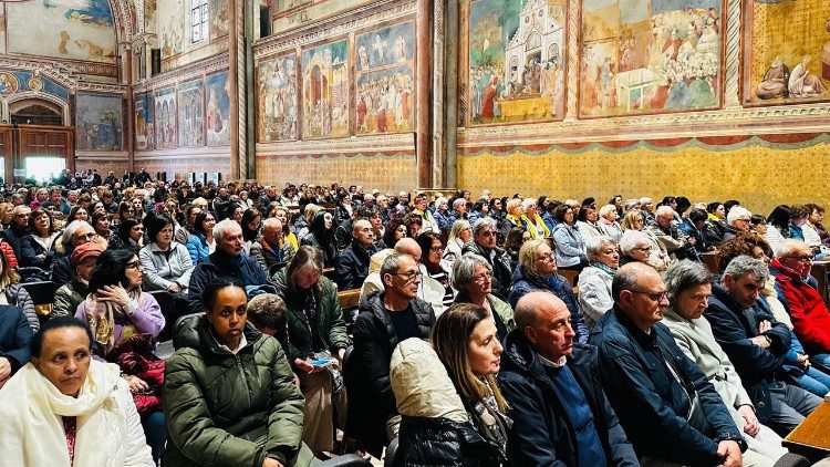 Учасники молитви за мир у верхній базиліці св. Франциска