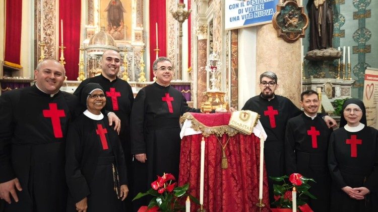 Un gruppo di Camilliani e tra loro fra Carlo Mangione