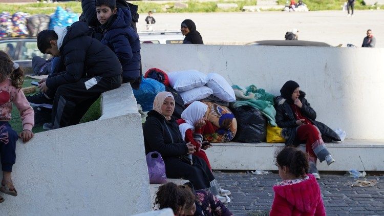 Thousands of people, who fled Dahye, a southern suburb of Beirut, upon receiving an evacuation order from the Israeli army on 5 March, are now living in the streets of Beirut.