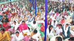 राँची के लोयला मैदान में आध्यात्मिक साधना में भाग लेते ख्रीस्तीय विश्वासी