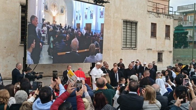 Popiežius lanko Romos parapiją