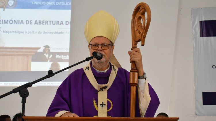 Arcebispo da Beira, Dom Claudio Dalla Zuanna, durante a inauguração do Ano Académico da UCM
