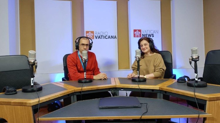 A escritora, jornalista e pesquisadora Antonella Roscilli durante entrevista concedida &agrave; R&aacute;dio Vaticano  - Vatican News