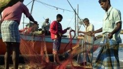 எரிபொருள் விலை உயர்வால் அவதிப்படும்  இலங்கை மீனவர்கள்