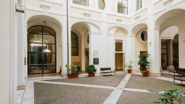 La corte della sede di piazza Navona 62.